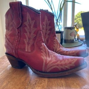 Corral “super cute” red booties